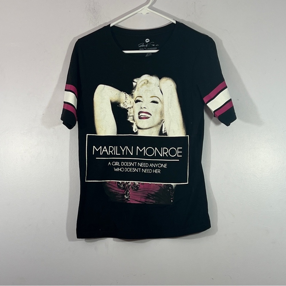 Great Marilyn Monroe messaging in this 11/13 T-shirt.  See measurements